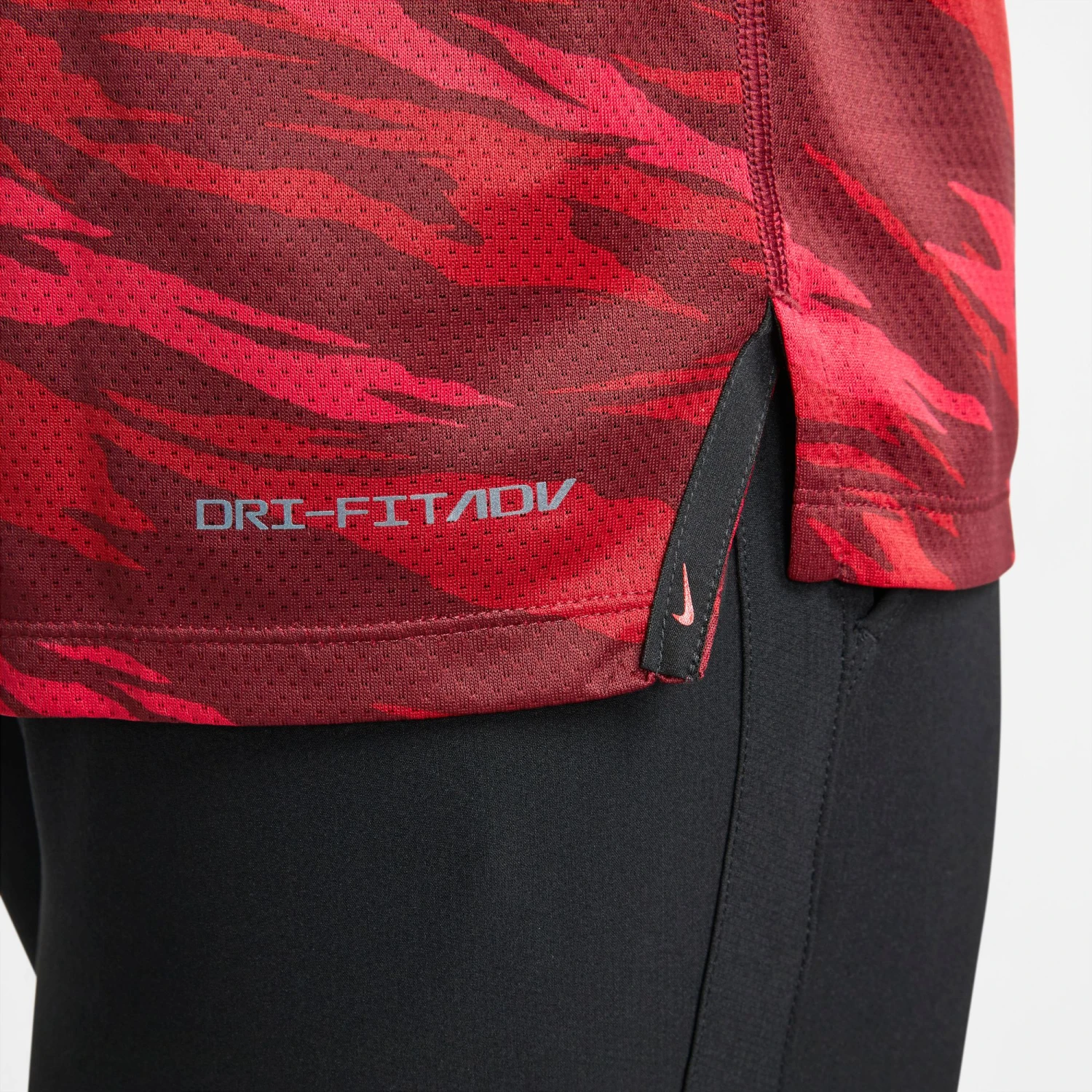 Nike Men's Dri-FIT ADV Tiger Woods Golf Polo Pomegranate/white 9 Nike Men's Dri-FIT ADV Tiger Woods Golf Polo Pomegranate/white - Image 7