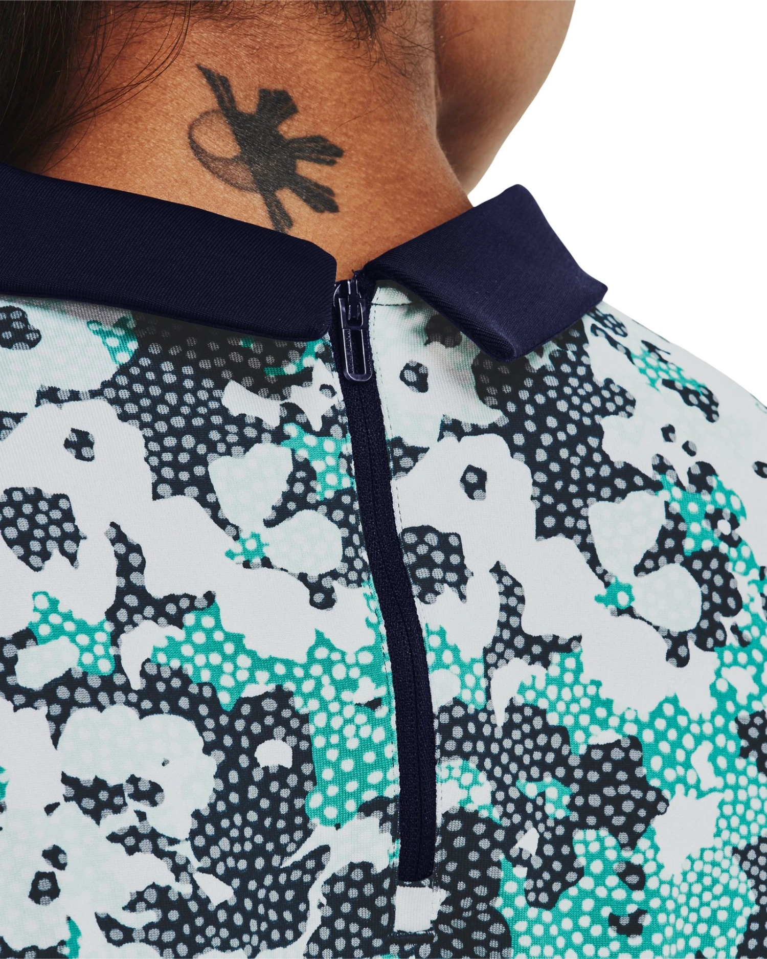 Under Armour Women's Zinger Rise Short Sleeve Golf Polo Navy 6 Under Armour Women's Zinger Rise Short Sleeve Golf Polo Navy - Image 4